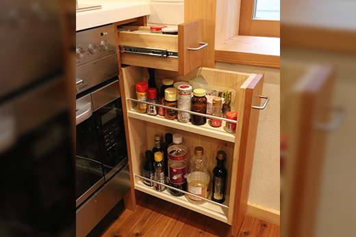 b.調味料引出し